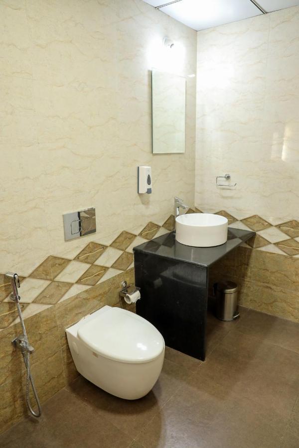 Surya Kiran Miramar Bed and Breakfast Panaji Exteriör bild