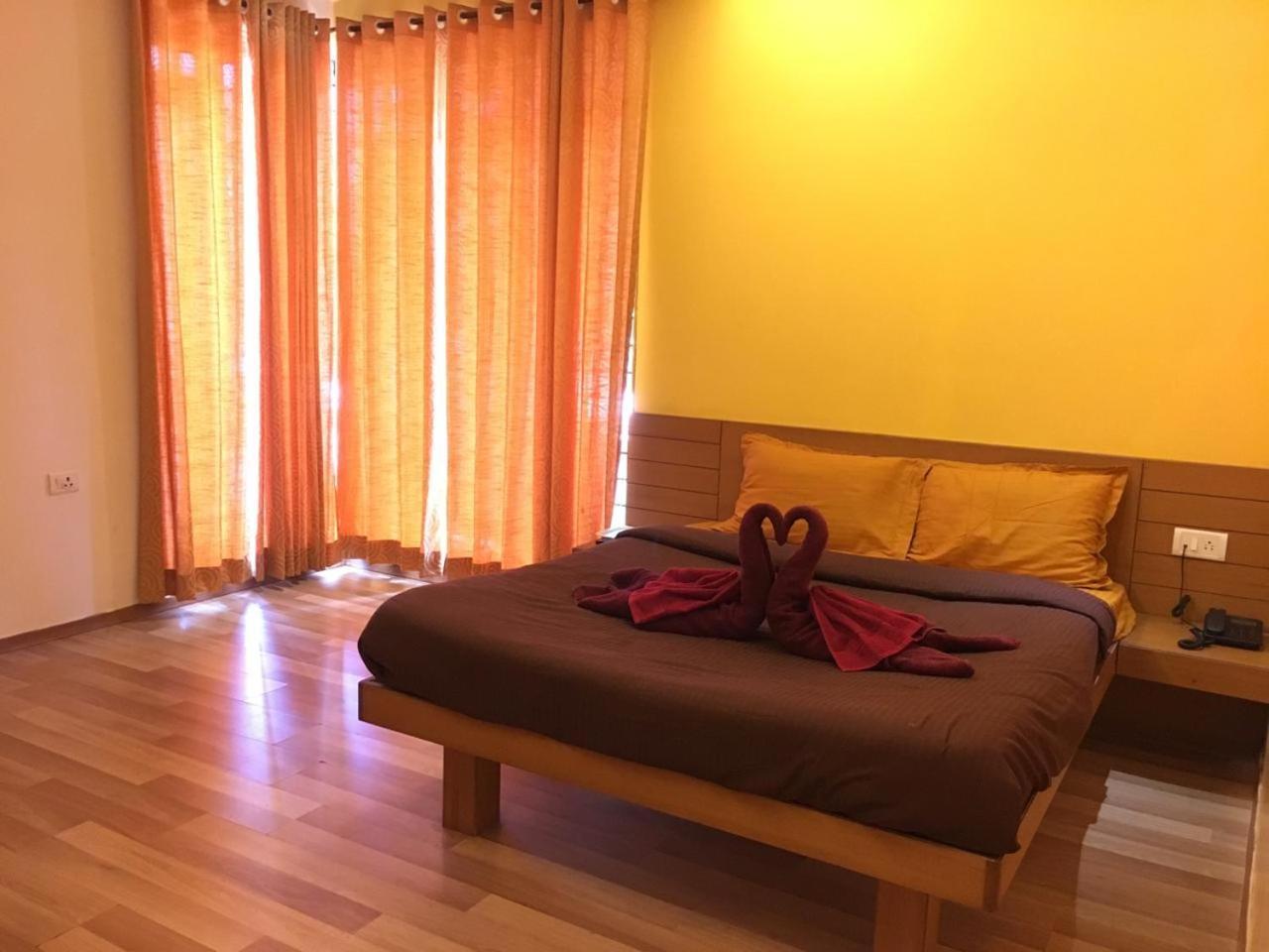 Surya Kiran Miramar Bed and Breakfast Panaji Exteriör bild