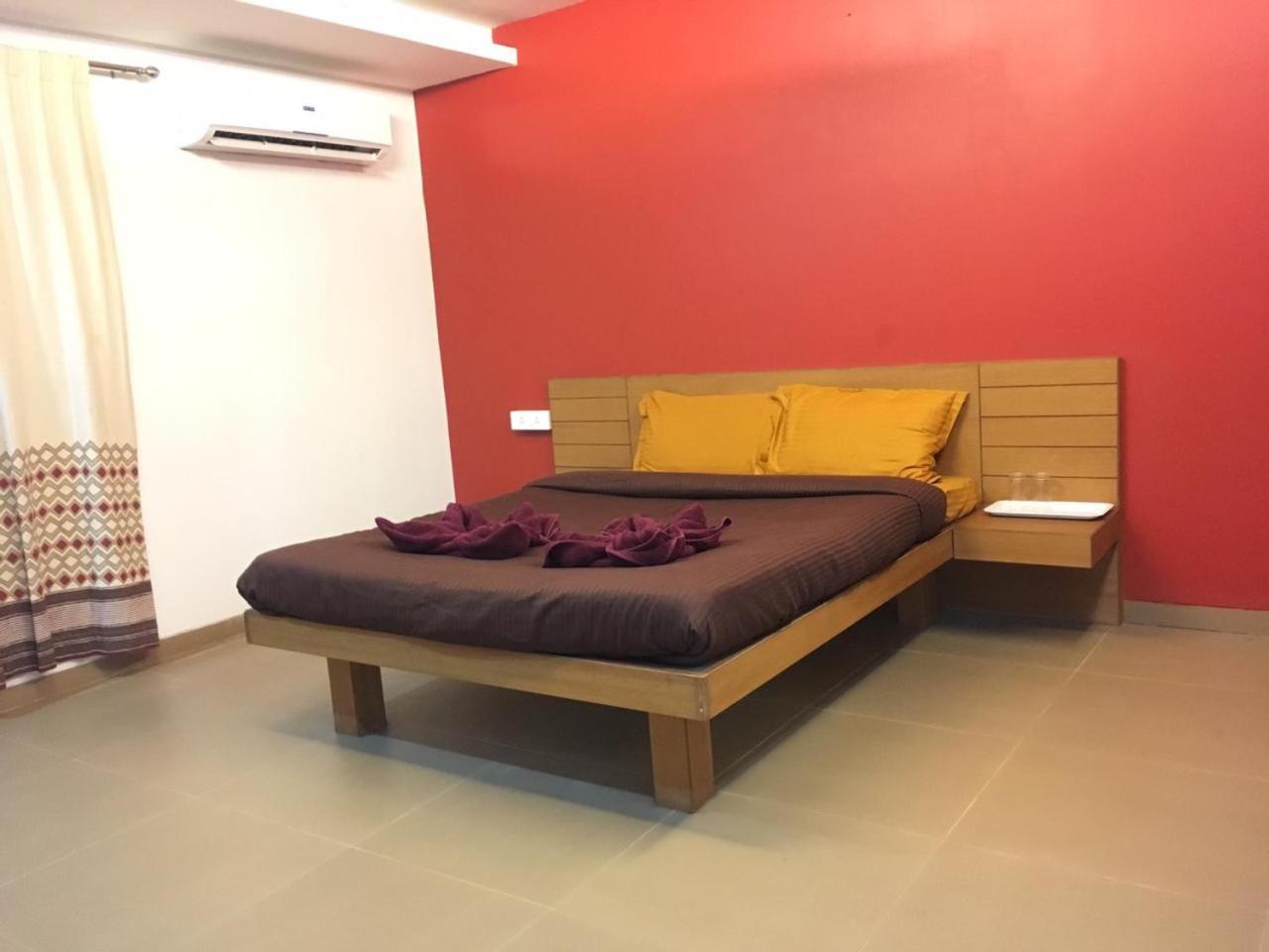 Surya Kiran Miramar Bed and Breakfast Panaji Exteriör bild