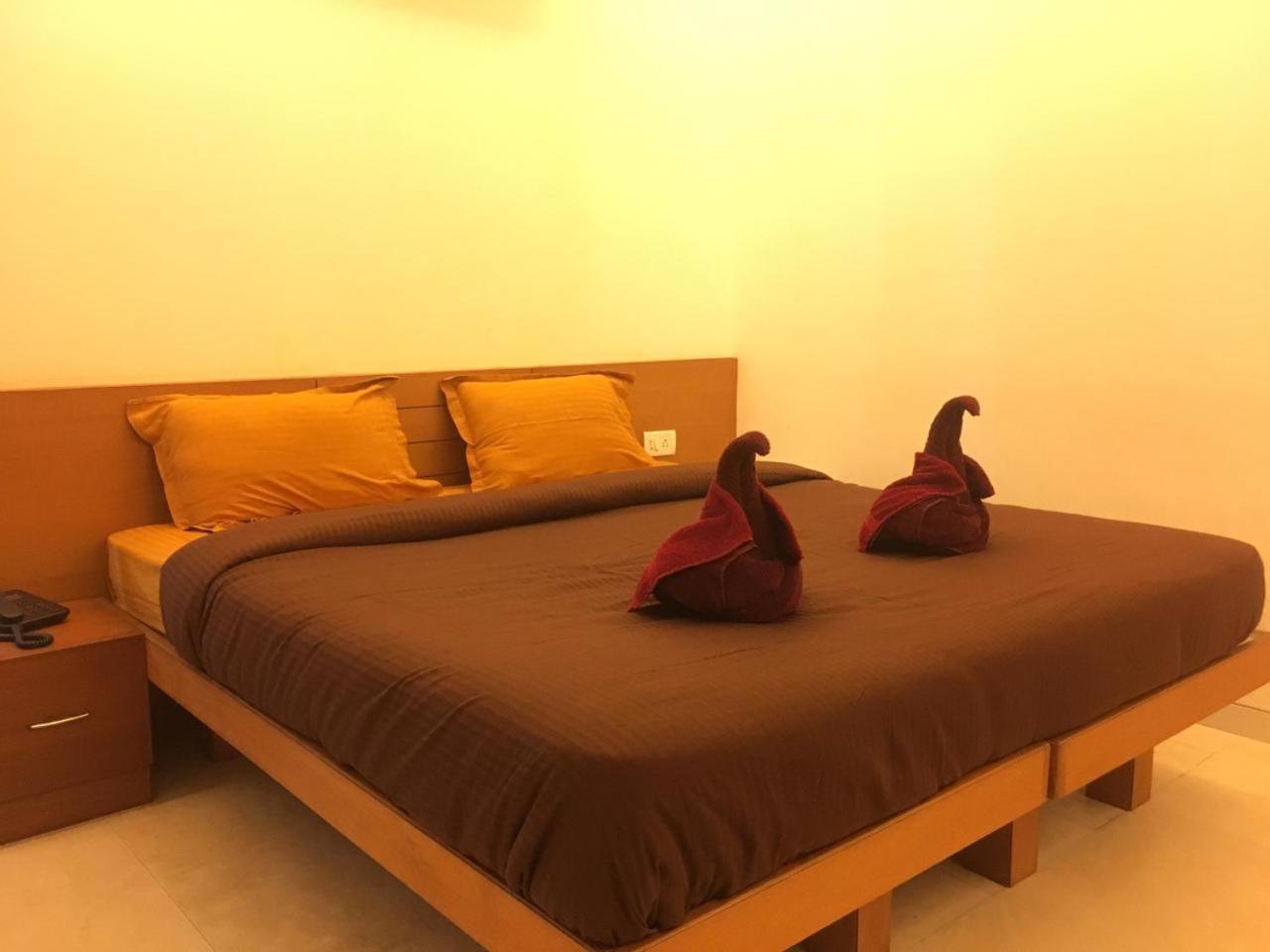 Surya Kiran Miramar Bed and Breakfast Panaji Exteriör bild