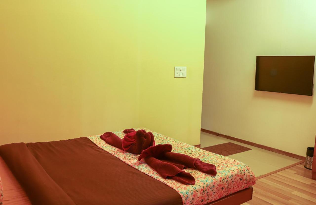 Surya Kiran Miramar Bed and Breakfast Panaji Exteriör bild