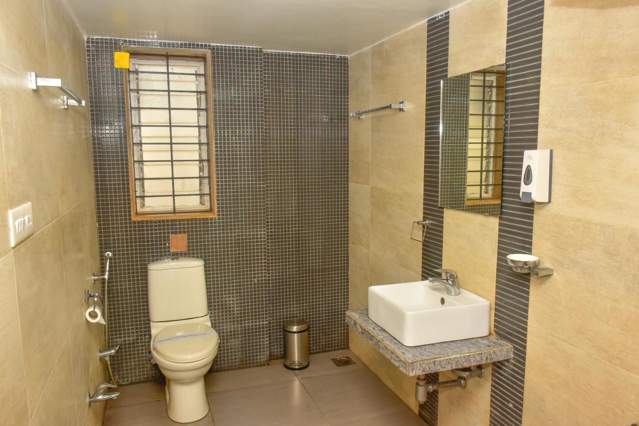 Surya Kiran Miramar Bed and Breakfast Panaji Exteriör bild