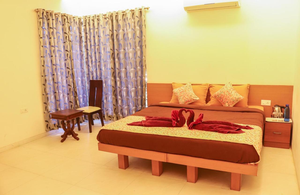 Surya Kiran Miramar Bed and Breakfast Panaji Exteriör bild