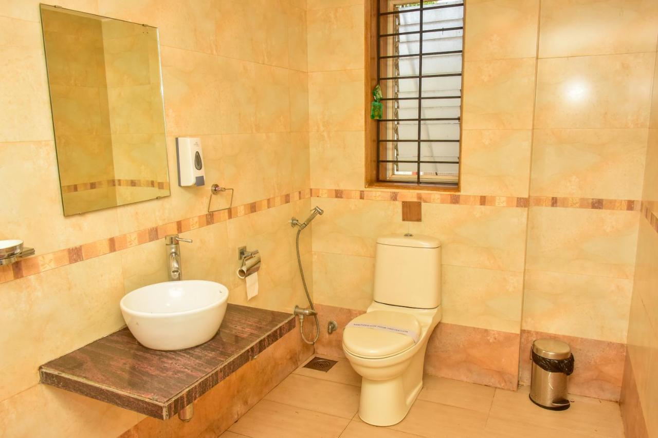 Surya Kiran Miramar Bed and Breakfast Panaji Exteriör bild