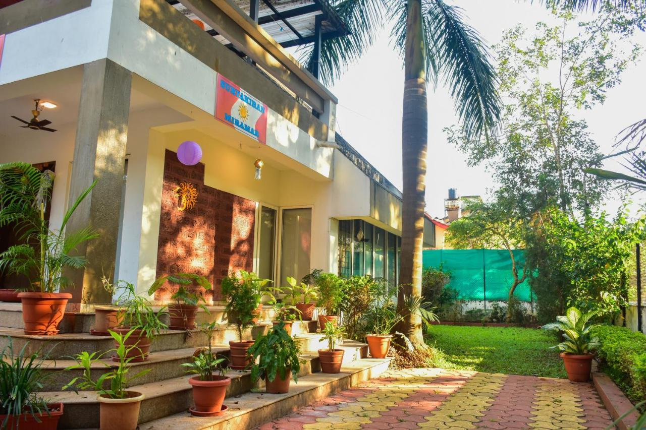 Surya Kiran Miramar Bed and Breakfast Panaji Exteriör bild