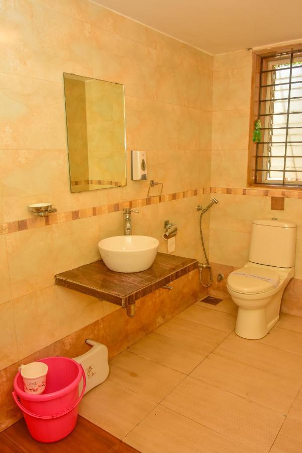 Surya Kiran Miramar Bed and Breakfast Panaji Exteriör bild