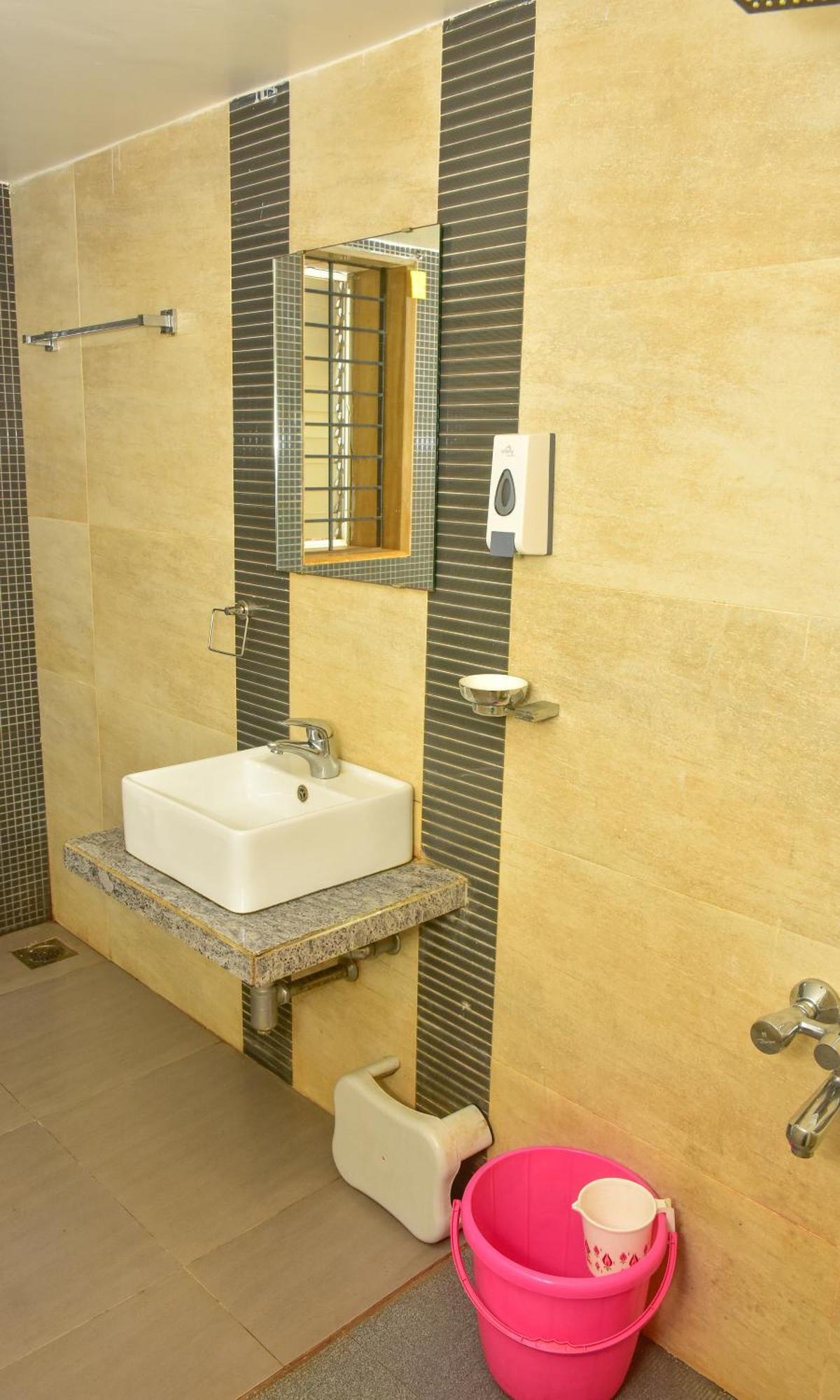 Surya Kiran Miramar Bed and Breakfast Panaji Exteriör bild