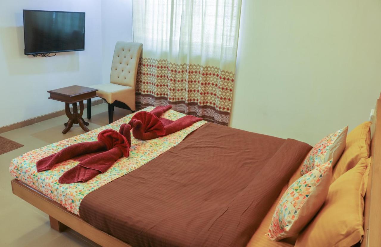 Surya Kiran Miramar Bed and Breakfast Panaji Exteriör bild